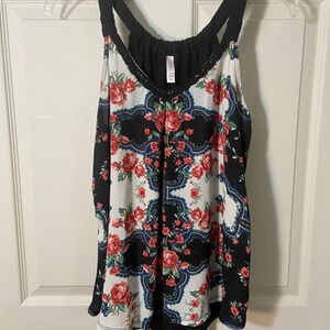 3/$15 Floral flowy tank